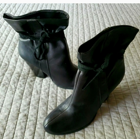Nine & Co. Marissa Black Leather Booties - Picture 1 of 9